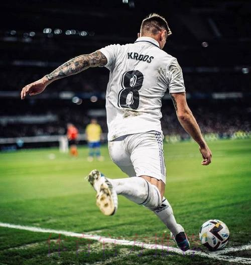 皇马:克罗斯获德国骑士十字勋章 将在伯纳乌领取 皇马:克罗斯获德国骑士十字勋章 将在伯纳乌领取